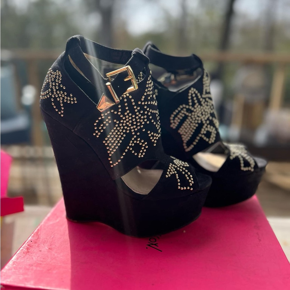 Stylish black wedges with gold embellishments. Comfortable Betsey Johnson’s
